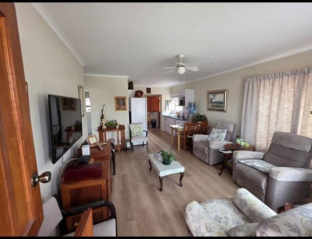 2 BEDROOM TOWNHOUSE FOR SALE IN JEFFREYS BAY CENTRAL